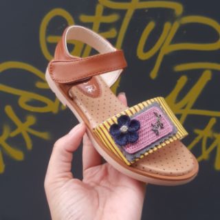 Giày sandal bé gái