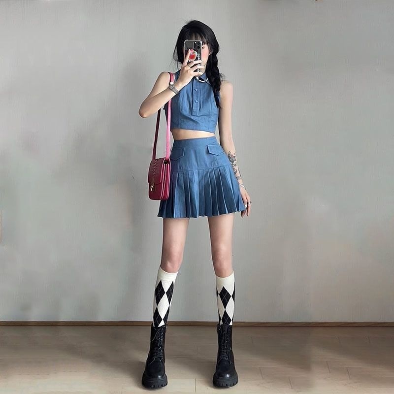 Set Áo yếm cổ bẻ polo + chân váy xếp ly kaki oder taobao