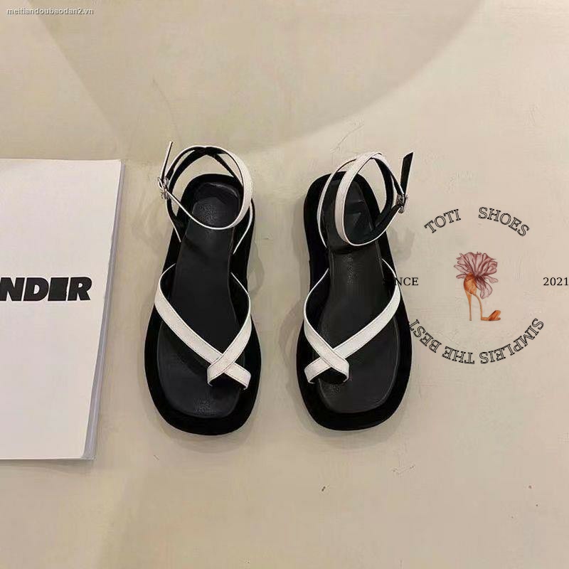 GIÀY SANDAL NỮ ĐẾ XUỒNG TOTIIE SHOES - GIÀY ĐẾ BẰNG ULZZANG 5 PHÂN BÁNH MÌ QUAI CÀI S2203090