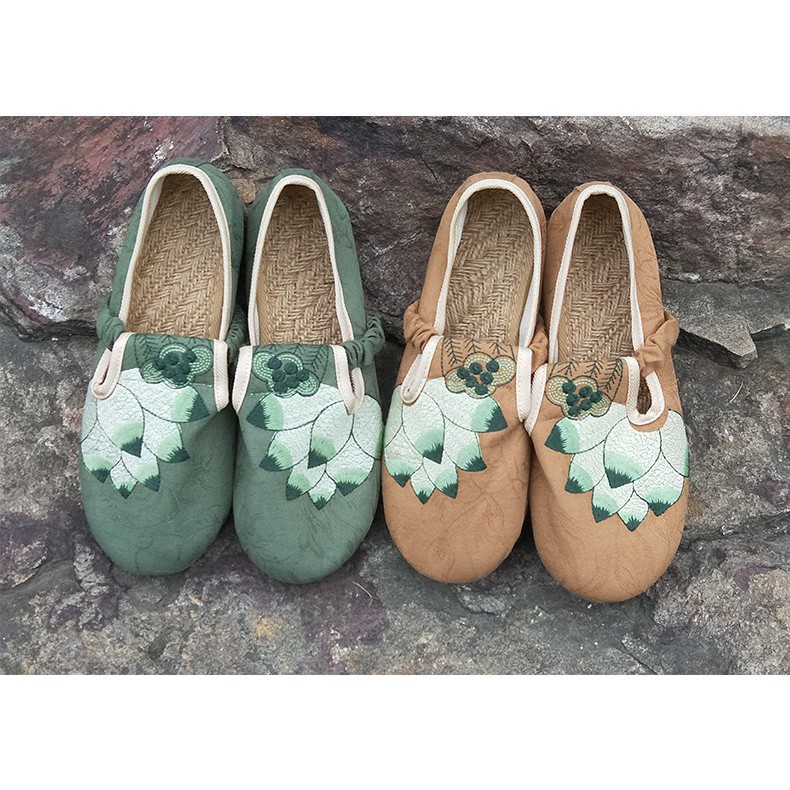 TAM40 giày thêu họa tiết hoa sen | BigBuy360 - bigbuy360.vn