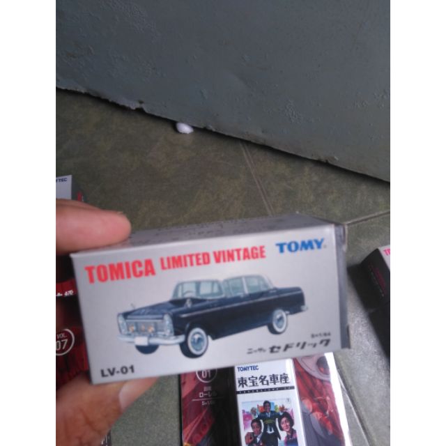 Xe Tomica TLV NIssan CeDric mã LV-01