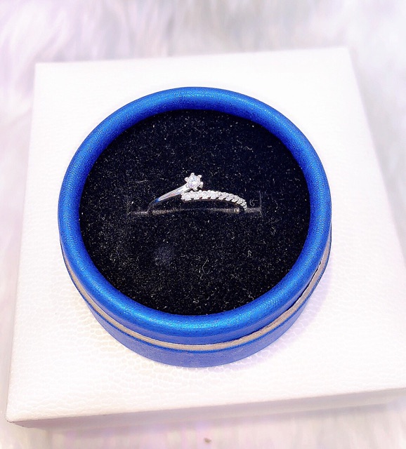 Nhẫn ngôi sao chéo 1 hàng đá freesize bạc NGỌC MẬU