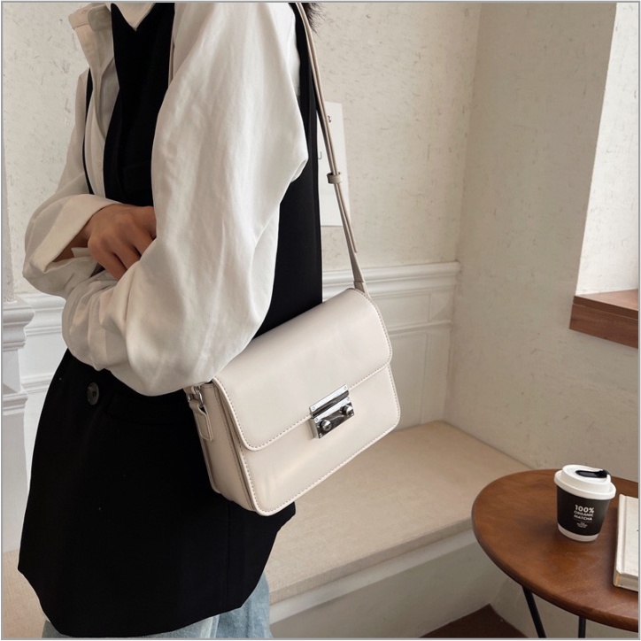 Túi Đeo Chéo Nữ Khóa Bấm 2 Nút Da Trơn Thời Trang Hot Trend Mới Nhất DC041