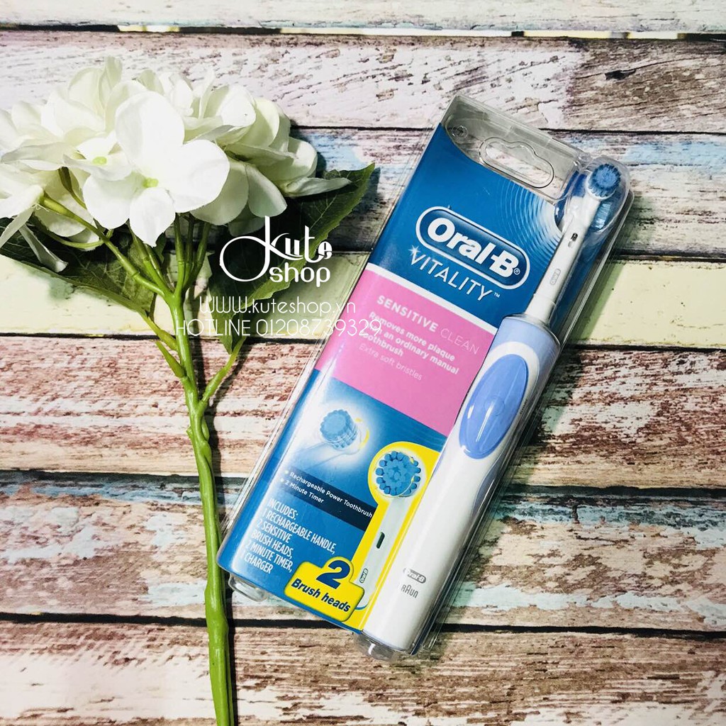 Bàn chải xoay điện Oral-B Vitality với bàn chải Precision Clean & Sensitive Clean