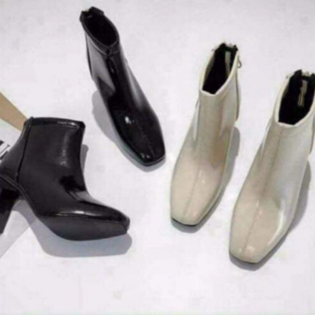 Boot Nữ Khóa Sau Gót Vuông Hai Màu Đen Trắng Fullbox