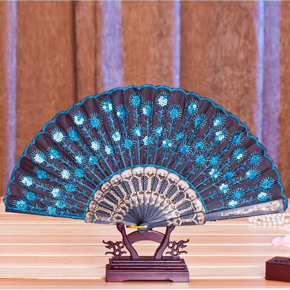 Quạt cầm tay thêu hình con công đính kim sa