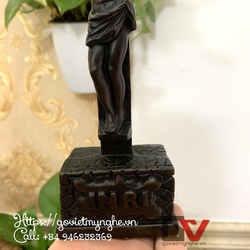 [Cây thánh giá] Tượng đá trang trí cây thánh giá hình chúa Jesus với chữ INRI - Chiều cao 21cm - Màu nâu đen