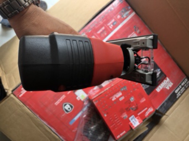 Cưa lọng milwaukee 12v