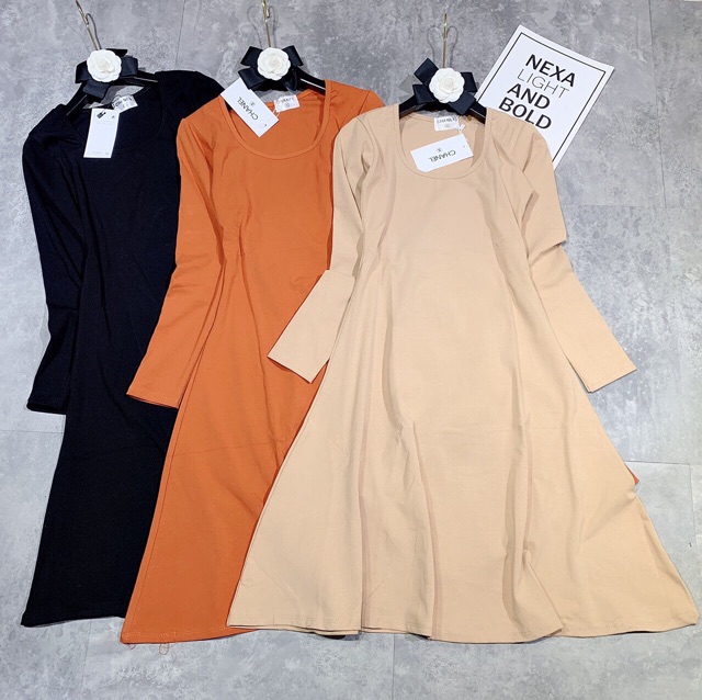 Váy maxi cổ vuông