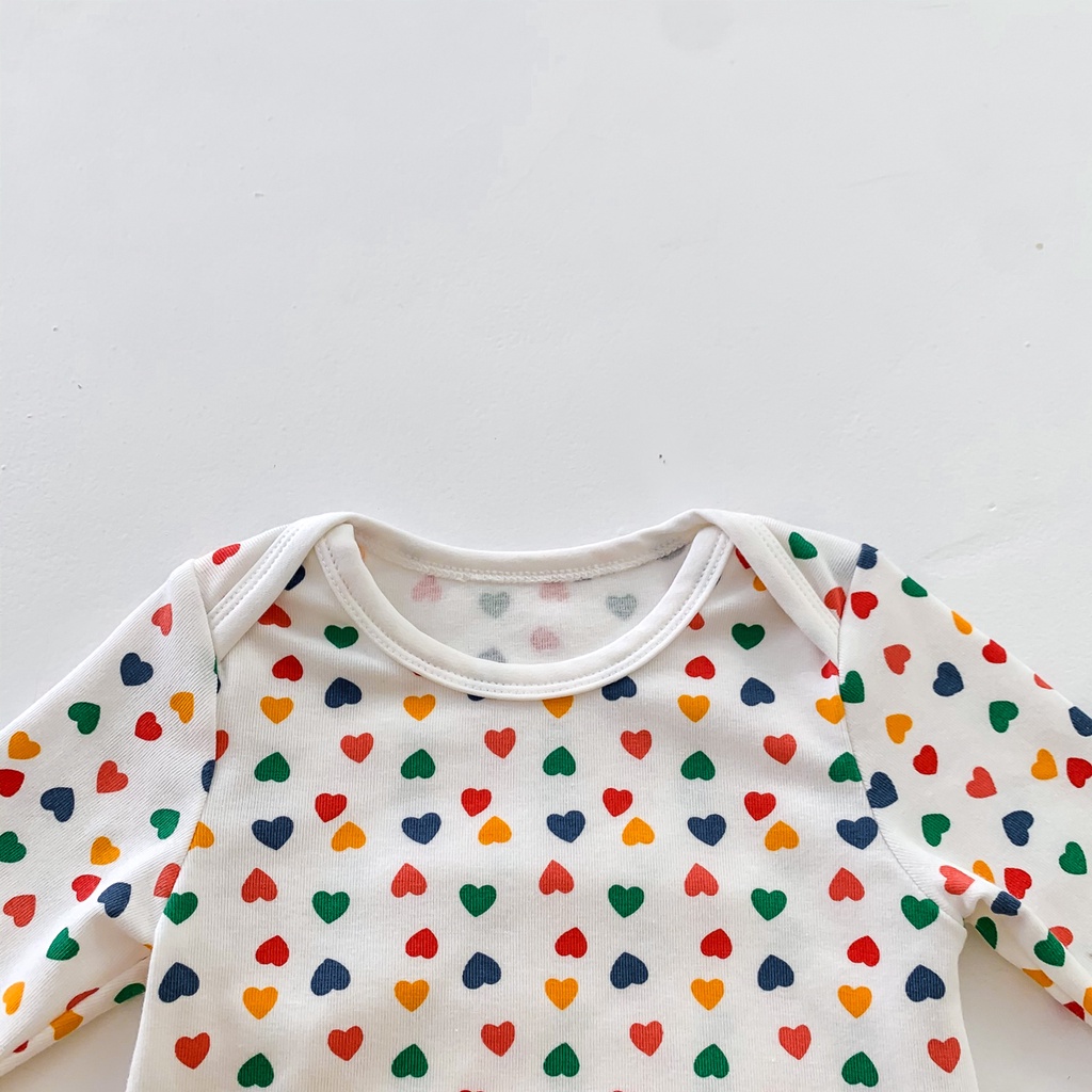 Bộ đồ ngủ áo liền quần tay dài in hình trái tim + mũ cho bé sơ sinh