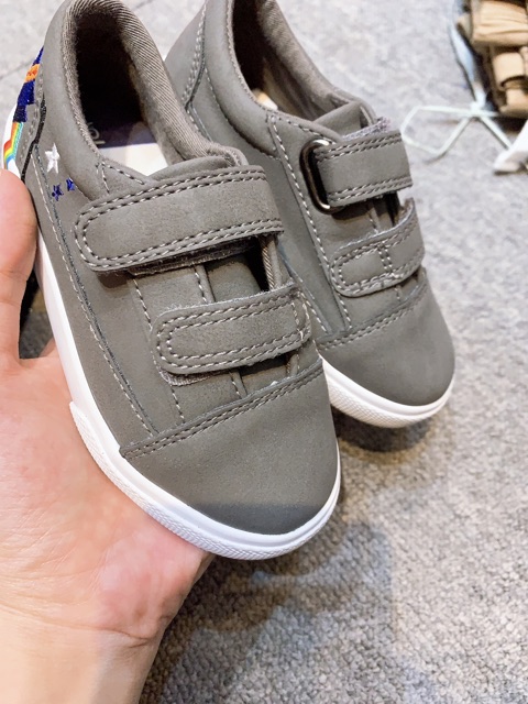 Giầy bé trai next