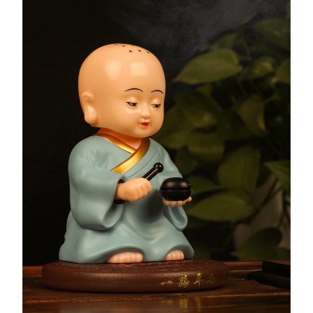 Tượng CHÚ TIỂU GÕ MÕ ĐỨNG trang trí ô tô sử dụng năng lượng mặt trời