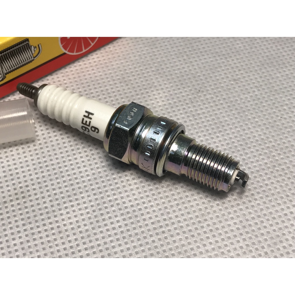 Bugi NGK C9EH-9 Click/Lead/Scr110, Sh Ý, @, Dylan Chân Dài Nửa Răng - Thái Lan
