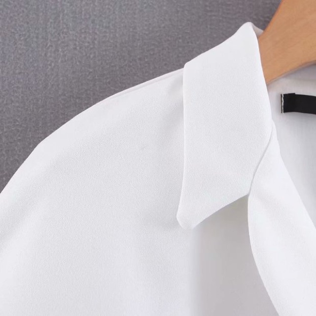 Áo croptop cổ vest Bella Hadid tqxk