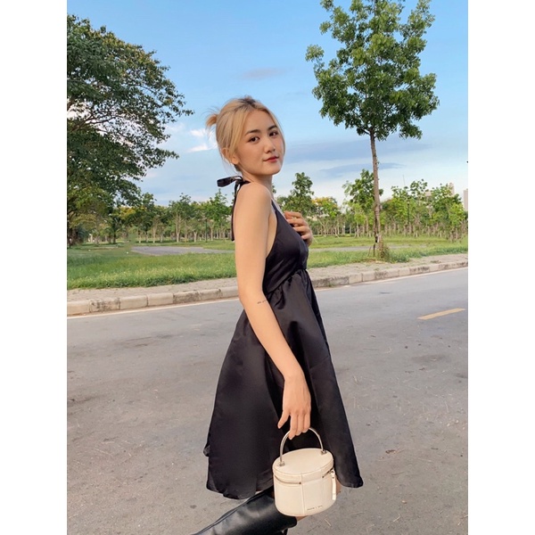 ĐẦM ĐEM YẾM NHÚN LƯNG CÓ ĐỆM NGỰC