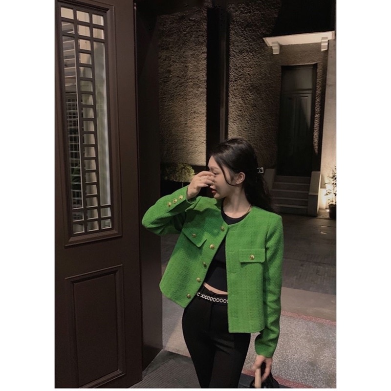 Áo khoác dạ tweed nữ màu xanh lá, dáng ngắn cổ tròn, cúc đồng sang chảnh, có đệm vai
