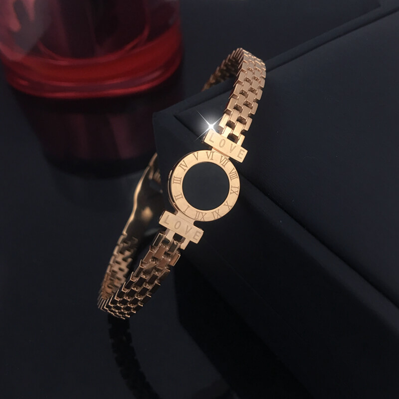 Vòng tay thép titan mạ vàng 18K sang trọng
