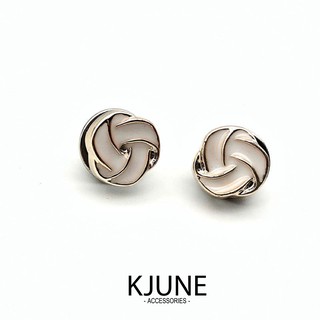 Pin cài áo dạng cúc