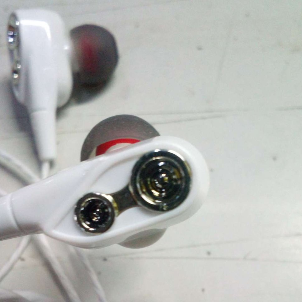 【SUN】In-Ear Double-Motion Sports Headphones Metal Subwoofer Wire Headset Headphones
