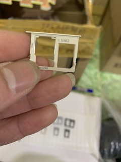 khay sim điện thoại sámung j730(j7pro)