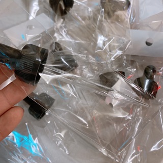 Đầu đút nhỏ giọt cho chim,vẹt non