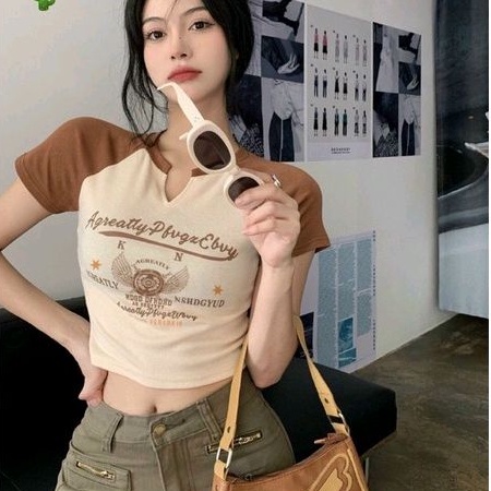 Áo thun CROTOP tay phối màu cổ xẻ in hình PC