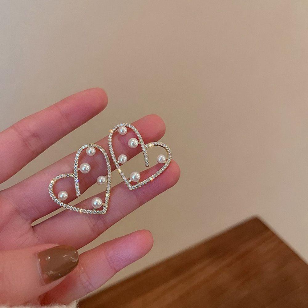 Bông Tai Hình Trái Tim Đính Đá Sang Trọng VANES1