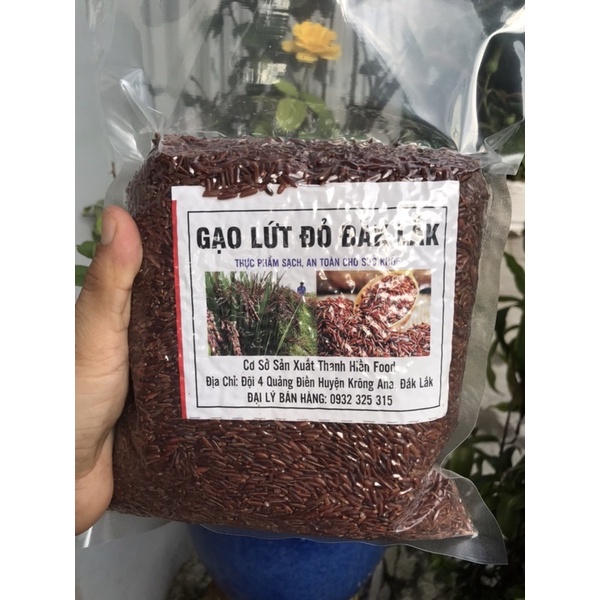 Gạo lứt đỏ, gạo lứt thơm ngon, dẻo mềm cơm.