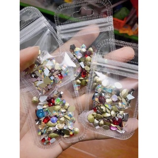 Đá khối chân vàng mix , Đá nail đính móng 100 viên