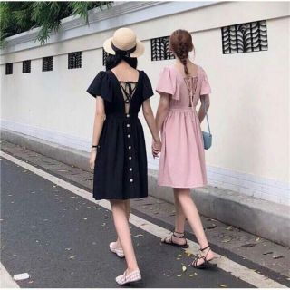 Đầm cổ vuông trẻ trung đan dây lưng