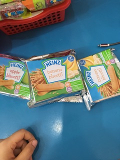 Bánh ăn dặm heinz.
