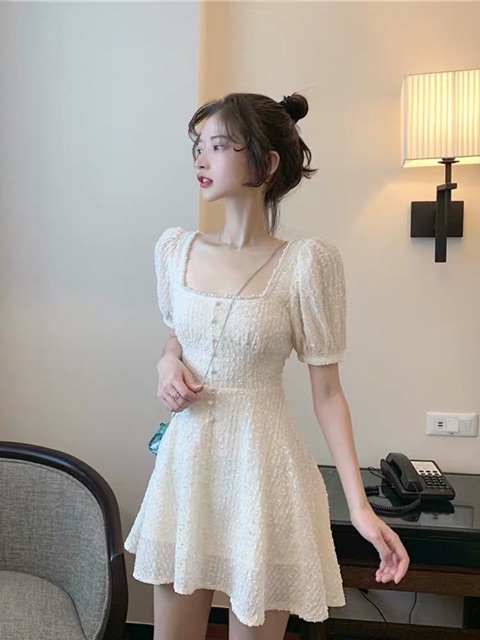 (Có sẵn) Váy tiểu thư trắng sữa cổ vuông đính hạt vintage | BigBuy360 - bigbuy360.vn