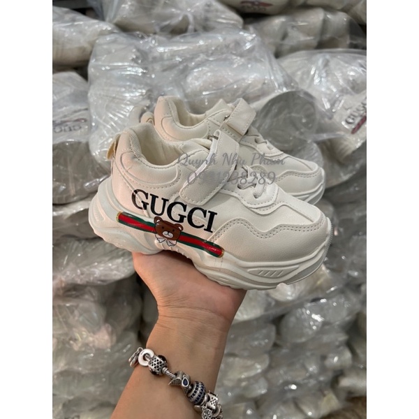 Giầy thể thao Cu chì