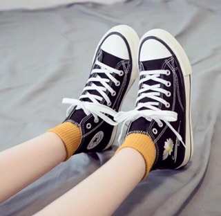 Giày cao cổ hoa cúc