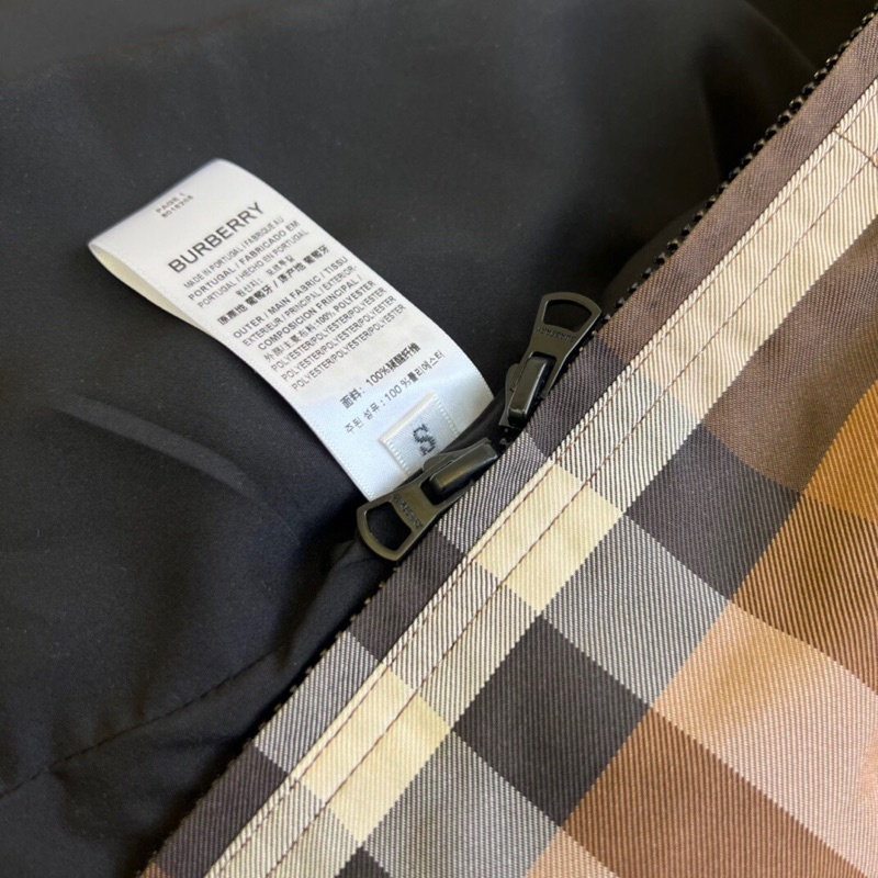 Áo khoác trench coat kẻ sọc cổ điển có dây rút ở eo thương hiệu Burberry 2022 cao cấp