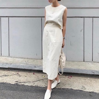 Set màu trắng kem 2 kiểu sát nách và có cổ