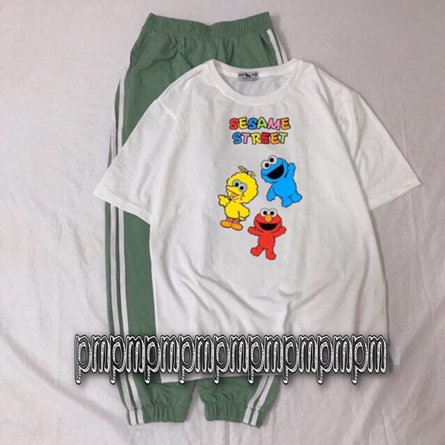 Sét áo hình và quần sọc xanh