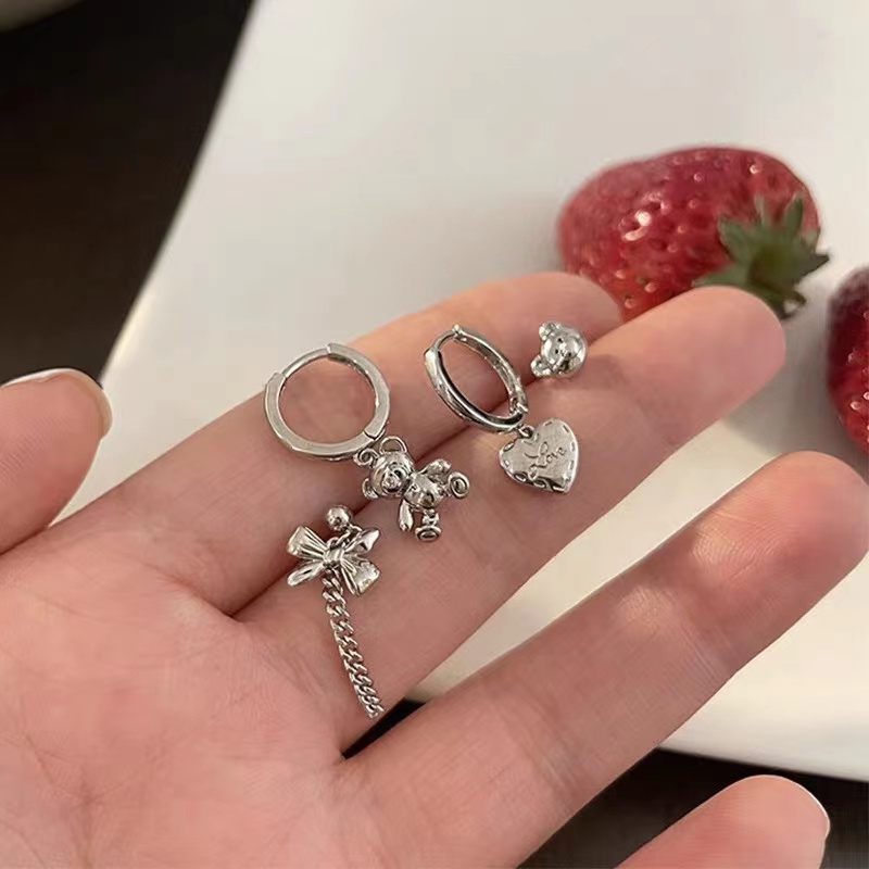 Bộ Bốn Khuyên Tai Hình Gấu Đính Nơ Tua Rua Cá Tính Phong Cách Hàn Quốc