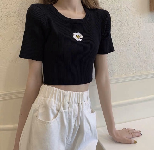 Áo croptop cuốn biên thêu hoa cúc mặt cười - Z4Lz7