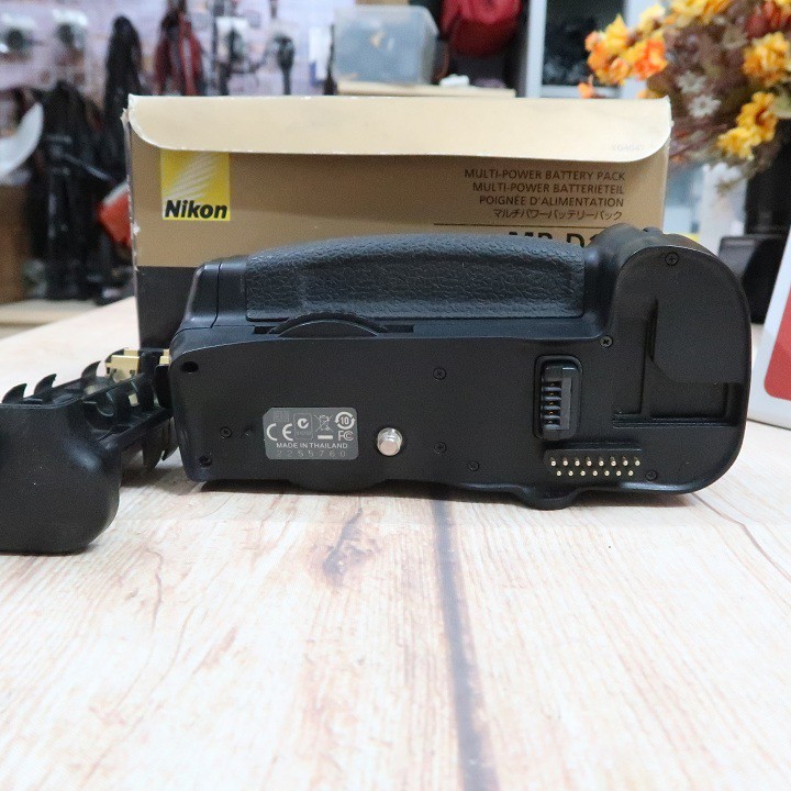 Grip Nikon MB-D10 for Nikon D300 D300s D700 fullbox