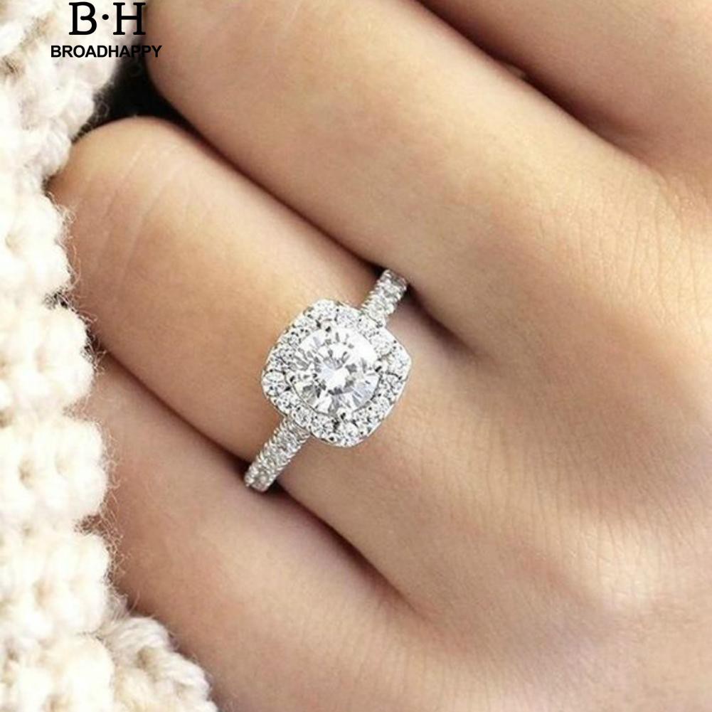 Nhẫn thời trang đính đá mặt vuông bằng inox sang trọng cho nữ