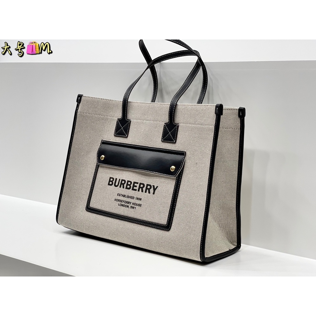 Túi Đeo Chéo Thể Thao Burberry Cỡ Lớn Sang Trọng