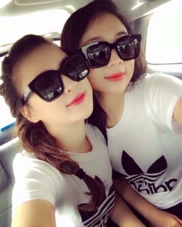 Mắt kính V đen size lớn
