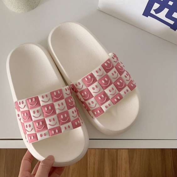 Dép Ulzzang - Dép Quai Ngang Bánh Mì chuẩn hàng quảng châu họa tiết caro mặt cười Nam Nữ