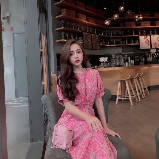 Váy lụa xoắn eo