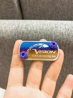Compo Dán Nắp Dầu Vision Titan + 2 ốc Gr5
