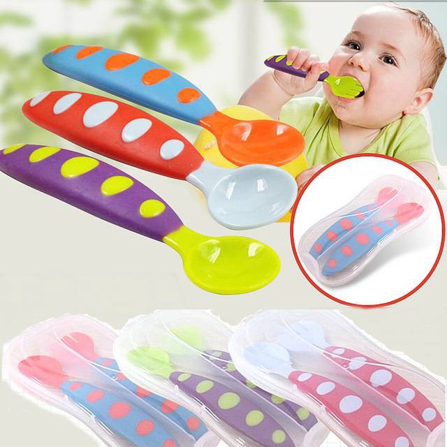 Bộ dụng cụ ăn uống cho bé