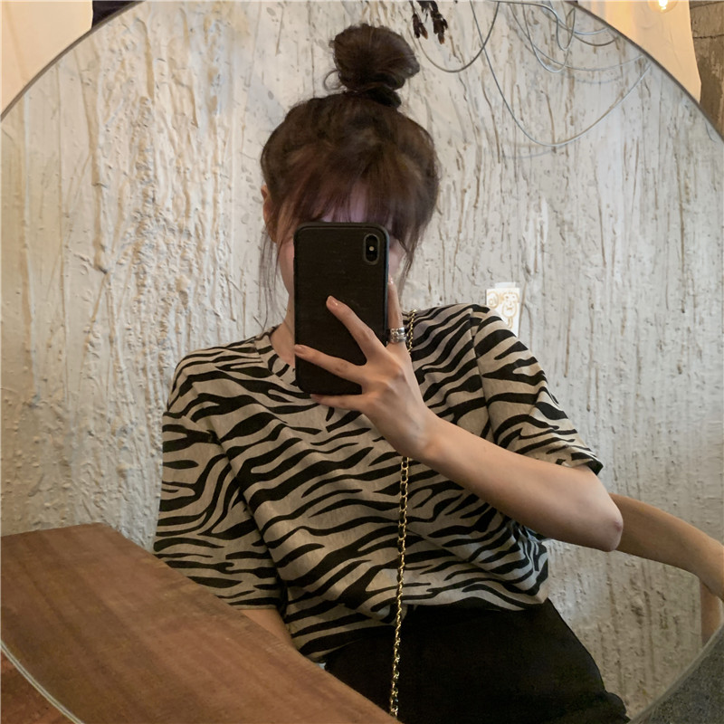 Áo Thun Nữ Cổ Tròn Ngắn Tay In Hình Ngựa Vằn Thời Trang