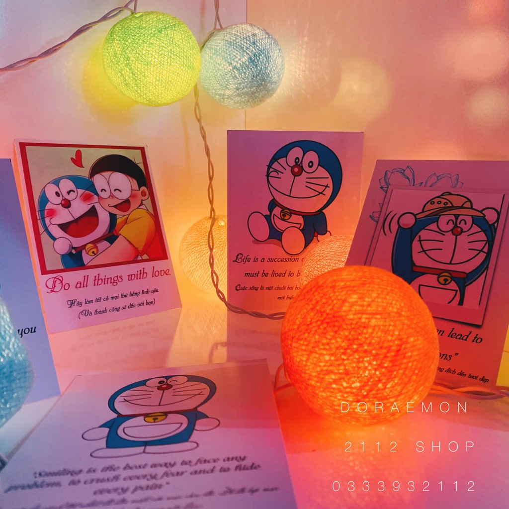 1 Tấm bìa ảnh Doraemon trang trí tường, decor, chụp ảnh kích thước 9x12cm Flashcard trích dẫn ýnghĩa song ngữ Anh - Việt