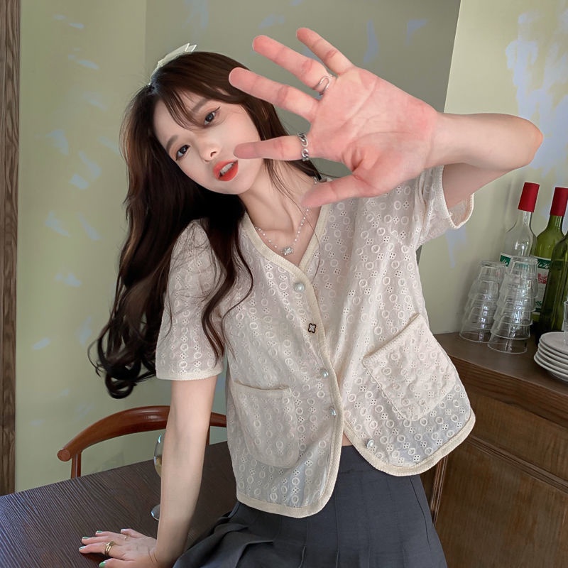 [Spot] Japanese short-sleeved shirt women's V-neck design summer sense appropriate short-sleeved shirt women